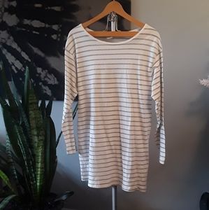 Newport News, L, Silver and White Tunic